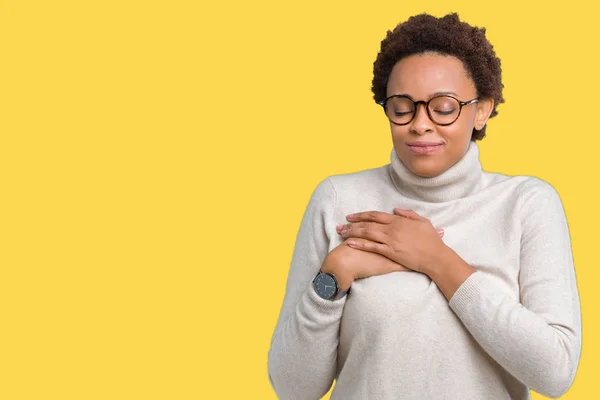 Szemüveg Viselése Alatt Elszigetelt Háttér Mosolygós Fiatal Szép Afro Amerikai — Stock Fotó