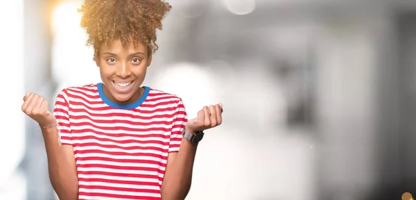 Bela Jovem Afro Americana Sobre Fundo Isolado Celebrando Surpreso Surpreso — Fotografia de Stock