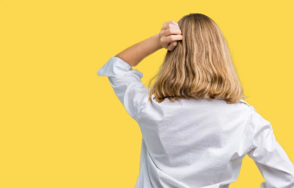 Mulher Negócios Jovem Bonita Sobre Fundo Isolado Pensando Para Trás — Fotografia de Stock