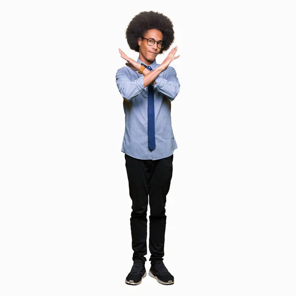Fiatal Afro Amerikai Üzletember Afro Haj Fárasztó Szemüveg Elutasítás Kifejezése — Stock Fotó