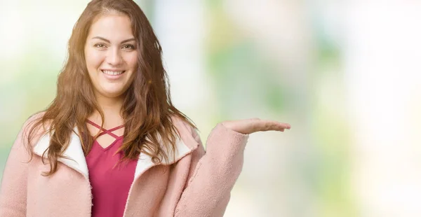 Bella Size Giovane Donna Che Indossa Cappotto Invernale Sfondo Isolato — Foto Stock