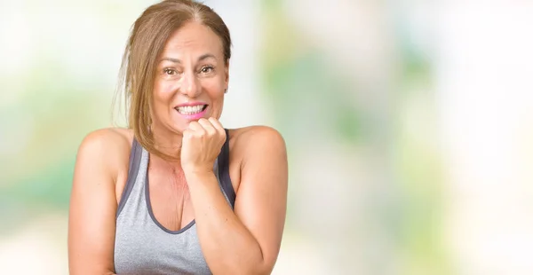 Mulher Meia Idade Bonita Vestindo Roupas Esportivas Sobre Fundo Isolado — Fotografia de Stock