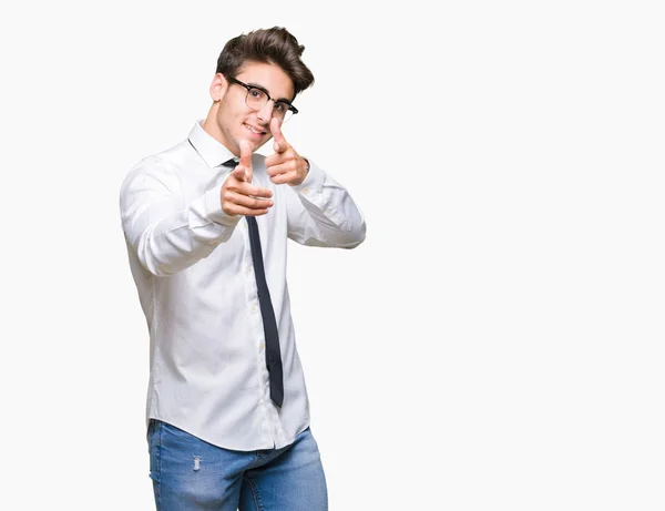 Mladí Obchodní Muž Nosí Brýle Izolované Pozadí Ukazovat Prstem Kameru — Stock fotografie