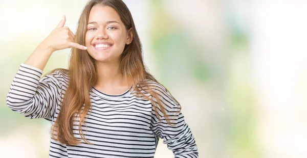 Młoda Piękna Brunetka Kobieta Ubrana Paski Sweterek Białym Tle Uśmiechający — Zdjęcie stockowe