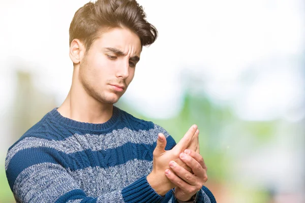 Joven Hombre Guapo Sobre Fondo Aislado Sufrimiento Dolor Las Manos —  Fotos de Stock