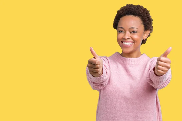 Linda Jovem Afro Americana Sobre Fundo Isolado Aprovando Fazer Gesto — Fotografia de Stock