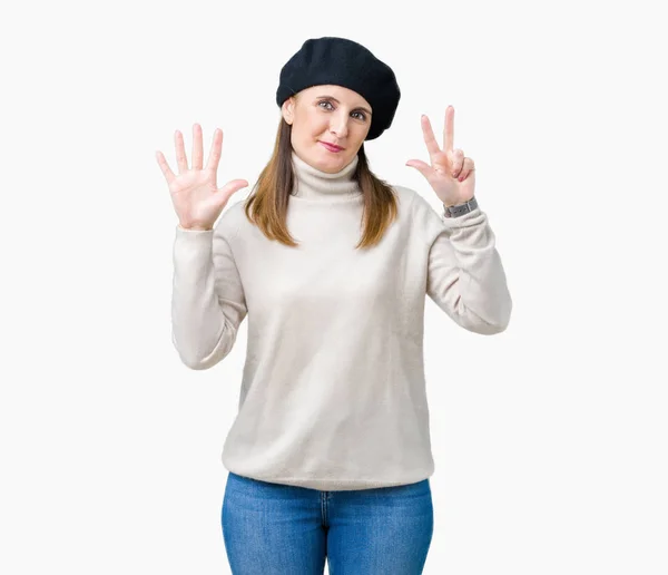 Reife Frau Mittleren Alters Trägt Winterpullover Und Baskenmütze Über Isoliertem — Stockfoto