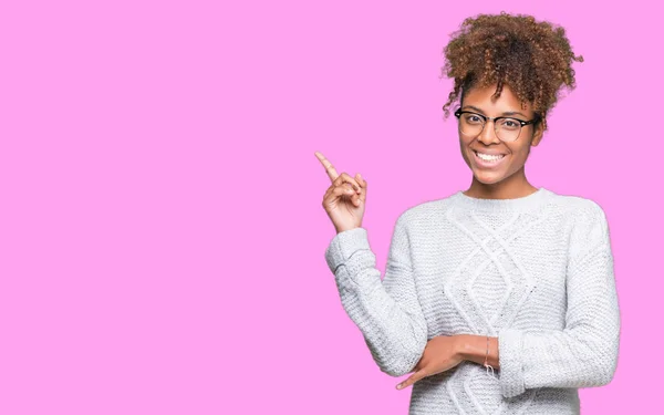 Mooie Jonge African American Vrouw Winter Trui Dragen Geïsoleerde Achtergrond — Stockfoto