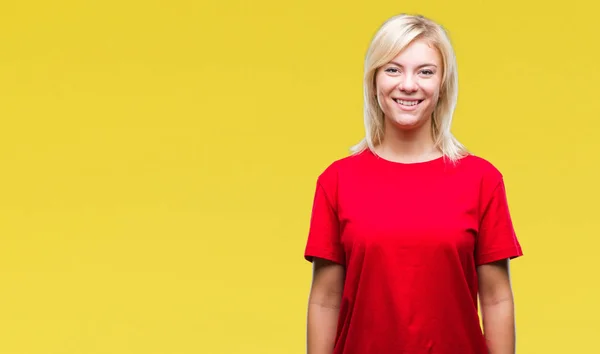 Ung Vacker Blond Kvinna Klädd Röd Shirt Över Isolerade Bakgrund — Stockfoto