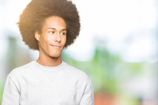 Unga Afroamerikanska Man Med Afro Hår Bär Sportig Sweatshirt Tittar — Stockfoto