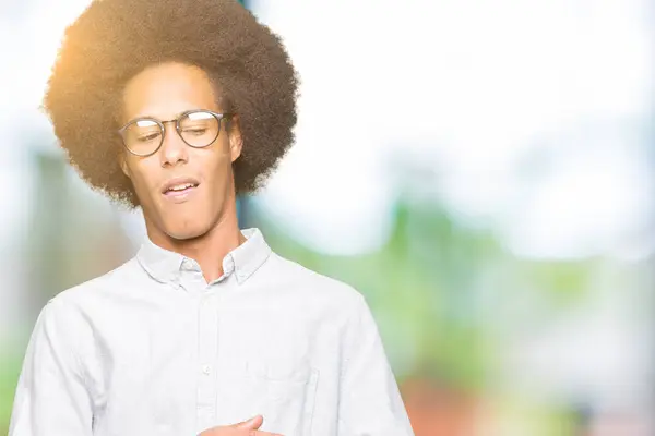 Jovem Afro Americano Com Cabelo Afro Vestindo Óculos Expressão Repugnante — Fotografia de Stock