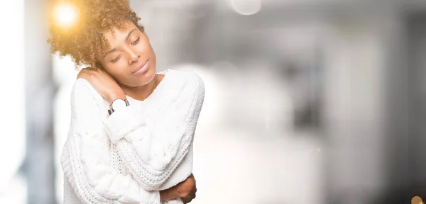 Hermosa Joven Afroamericana Americana Vistiendo Suéter Invierno Sobre Fondo Aislado — Foto de Stock