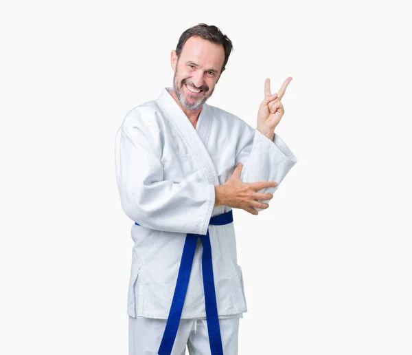 Schöner Älterer Mann Mittleren Alters Der Kimono Uniform Über Isoliertem — Stockfoto