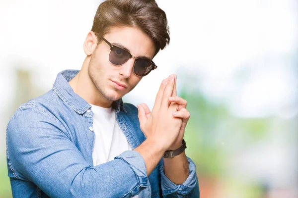 Young Handsome Man Wearing Sunglasses Isolated Background Holding Symbolic Gun — Stock Photo, Image