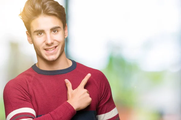 Joven Hombre Guapo Sobre Fondo Aislado Alegre Con Una Sonrisa — Foto de Stock