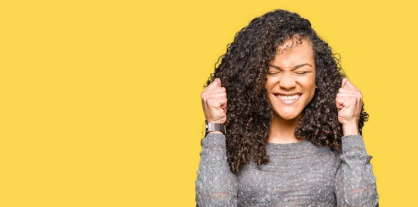 Young Beautiful Woman Curly Hair Wearing Grey Sweater Excited Success — Stock Photo, Image