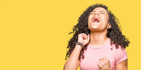 Young Beautiful Woman Curly Hair Wearing Pink Shirt Very Happy — Stock Photo, Image