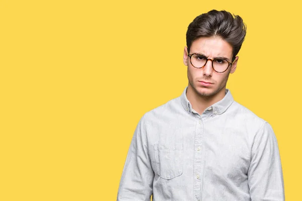 Junger Gutaussehender Mann Mit Brille Über Isoliertem Hintergrund Skeptisch Und — Stockfoto
