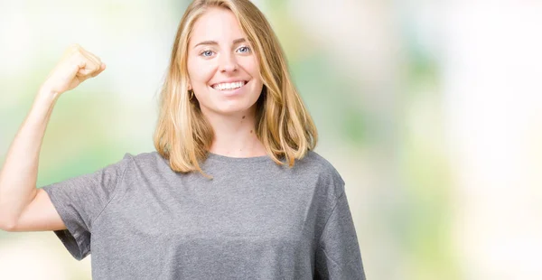 Mulher Bonita Vestindo Camiseta Casual Oversize Sobre Fundo Isolado Pessoa — Fotografia de Stock