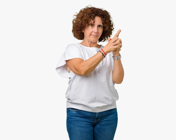 Senior Vrouw Mooi Midden Ager Dragen Witte Shirt Geïsoleerde Achtergrond — Stockfoto