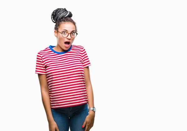 Joven Chica Afroamericana Trenzada Con Gafas Sobre Fondo Aislado Asustada — Foto de Stock