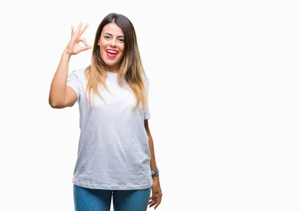 Joven Hermosa Mujer Casual Camiseta Blanca Sobre Fondo Aislado Sonriendo — Foto de Stock