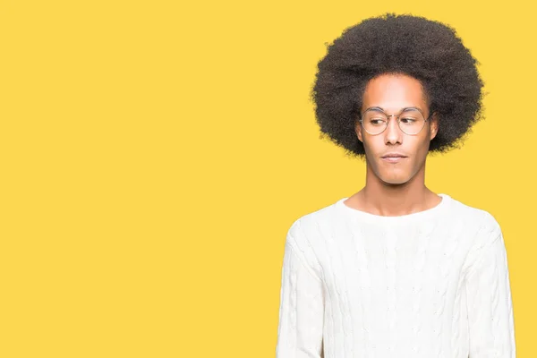 Fiatal Afro Amerikai Férfi Afro Hajú Szemüveg Komoly Kifejezés Arcon — Stock Fotó