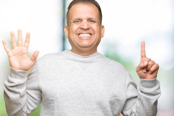 Hombre Árabe Mediana Edad Con Sudadera Deportiva Sobre Fondo Aislado — Foto de Stock