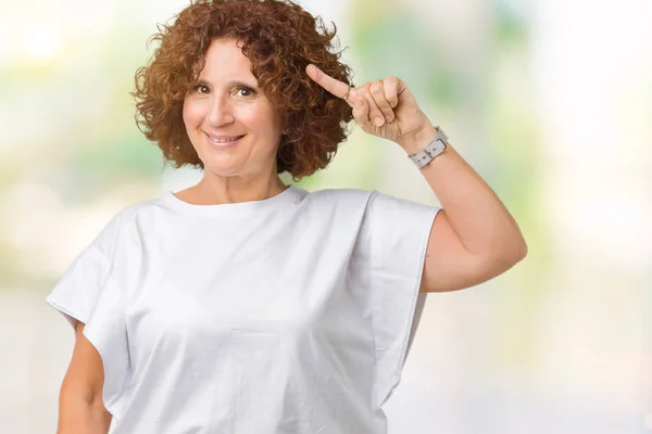 Schöne Seniorin Mittleren Alters Die Weißes Shirt Über Isoliertem Hintergrund — Stockfoto