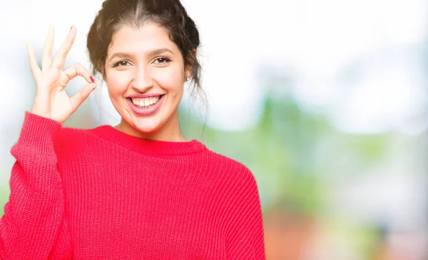 Młoda Piękna Kobieta Ubrana Czerwony Sweter Kok Uśmiechnięty Pozytywny Robi — Zdjęcie stockowe
