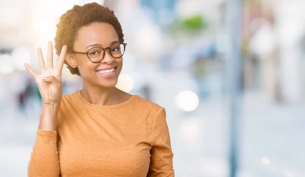 Unga Vackra Afroamerikanska Kvinnan Bär Glasögon Över Isolerade Bakgrund Visar — Stockfoto