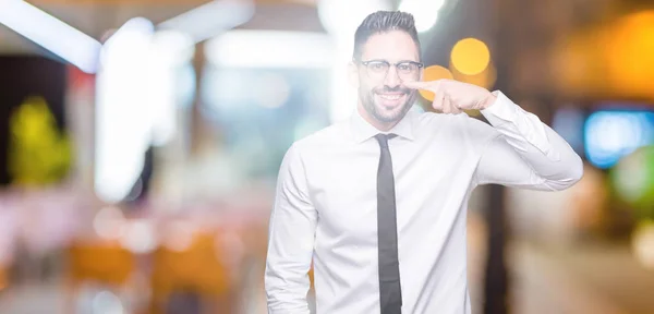 Joven Hombre Negocios Guapo Con Gafas Sobre Fondo Aislado Señalando — Foto de Stock