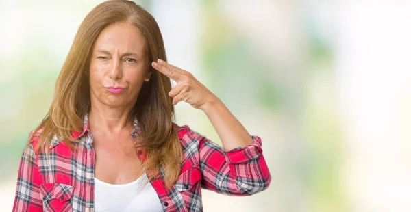 Hermosa Mujer Mediana Edad Vistiendo Sobre Fondo Aislado Disparos Suicidarse — Foto de Stock