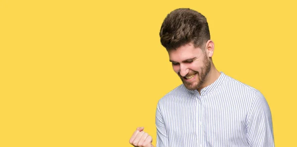 Homem Bonito Jovem Muito Feliz Animado Fazendo Gesto Vencedor Com — Fotografia de Stock