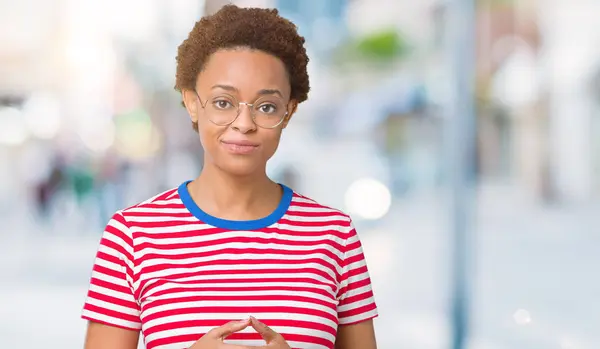 Belle Jeune Femme Afro Américaine Portant Des Lunettes Sur Fond — Photo