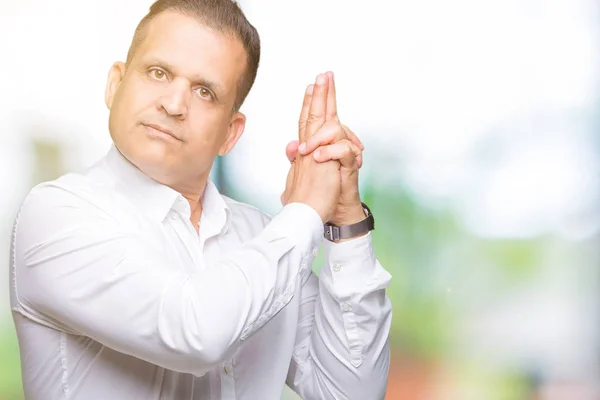 Arabischer Eleganter Mann Mittleren Alters Über Isoliertem Hintergrund Mit Symbolischer — Stockfoto