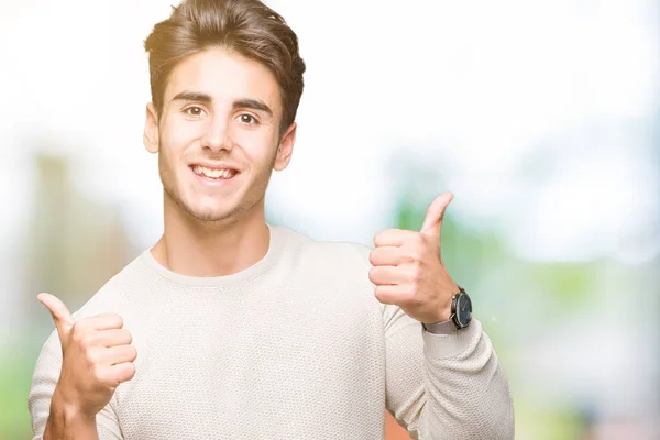 Joven Hombre Guapo Sobre Fondo Aislado Signo Éxito Haciendo Gesto —  Fotos de Stock