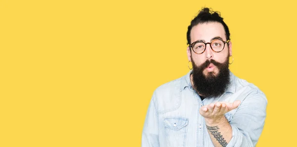 Jeune Homme Hipster Aux Cheveux Longs Barbe Portant Des Lunettes — Photo