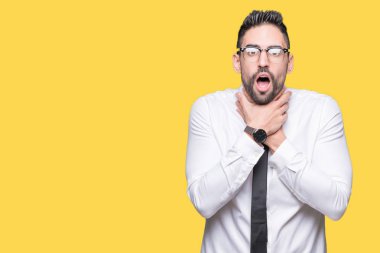 Gözlük üzerinde arka plan bağırarak izole ve çünkü boğmak genç yakışıklı iş adamı acı kendi ellerimle öldürürüm. Sağlık sorunu. Yaralarından ve intihar kavramı.