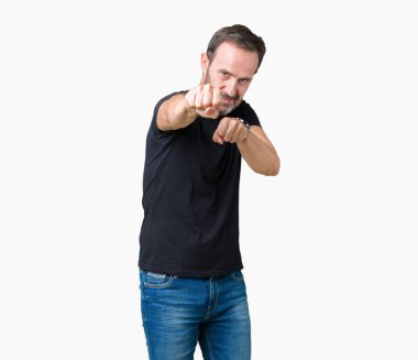 Yakışıklı orta yaş ağarmış komuta sizde izole arka plan kum yumruk kavga etmek, saldırgan ve kızgın saldırı, tehdit ve şiddet