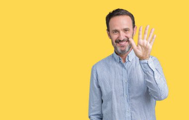 Yakışıklı orta yaş zarif komuta sizde gösterilen ve parmakları ile işaret izole arka plan üzerinde beş kendinden emin ve mutlu gülümseyerek iken numara.