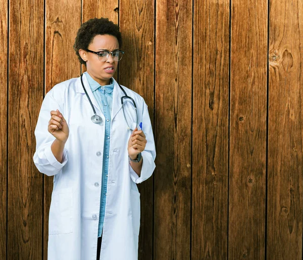 Young African American Doctor Woman Wearing Medical Coat Isolated Background — Stock Photo, Image