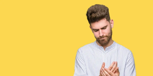 若いハンサムな男手と指の痛み 関節炎の炎症 — ストック写真