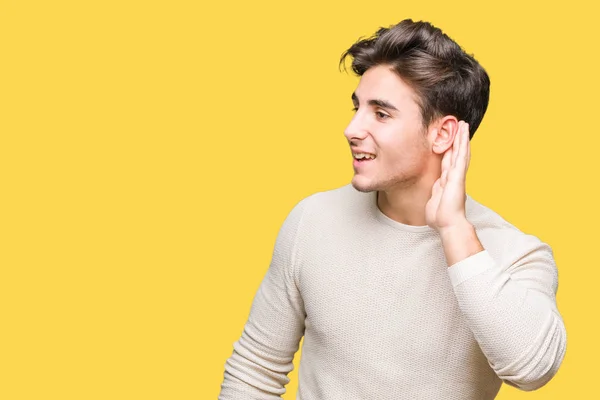 Young Handsome Man Isolated Background Smiling Hand Ear Listening Hearing — Stock Photo, Image