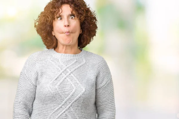 Schöne Seniorin Mittleren Alters Die Winterpullover Über Isoliertem Hintergrund Trägt — Stockfoto