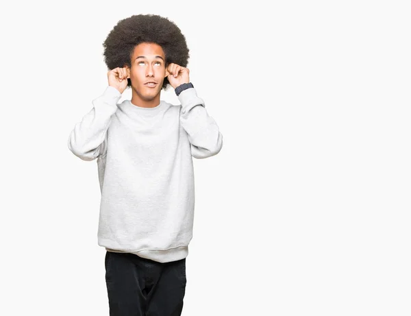 Jovem Afro Americano Com Cabelo Afro Vestindo Camisola Esportiva Sorrindo — Fotografia de Stock