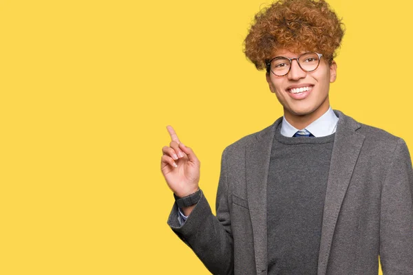Unga Stiliga Affärsman Med Afro Bär Glasögon Med Ett Stort — Stockfoto