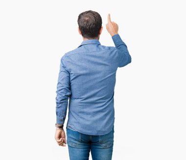 Yakışıklı orta yaş zarif komuta sizde izole üzerinde arka plan geriye doğru arkasında parmak eliyle işaret Posing