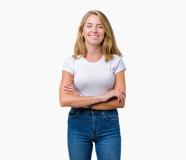 İzole arka plan mutlu yüz ile gülümseyen üzerinde rahat beyaz t-shirt giyen güzel genç kadın silah kameraya bakarak geçti. Olumlu bir kişi.
