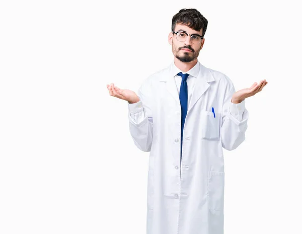 Giovane Scienziato Professionista Uomo Indossa Cappotto Bianco Sfondo Isolato Espressione — Foto Stock